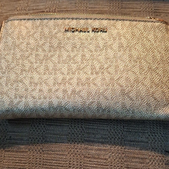 Michael Kors Gold Wallet - Picture 1 of 10